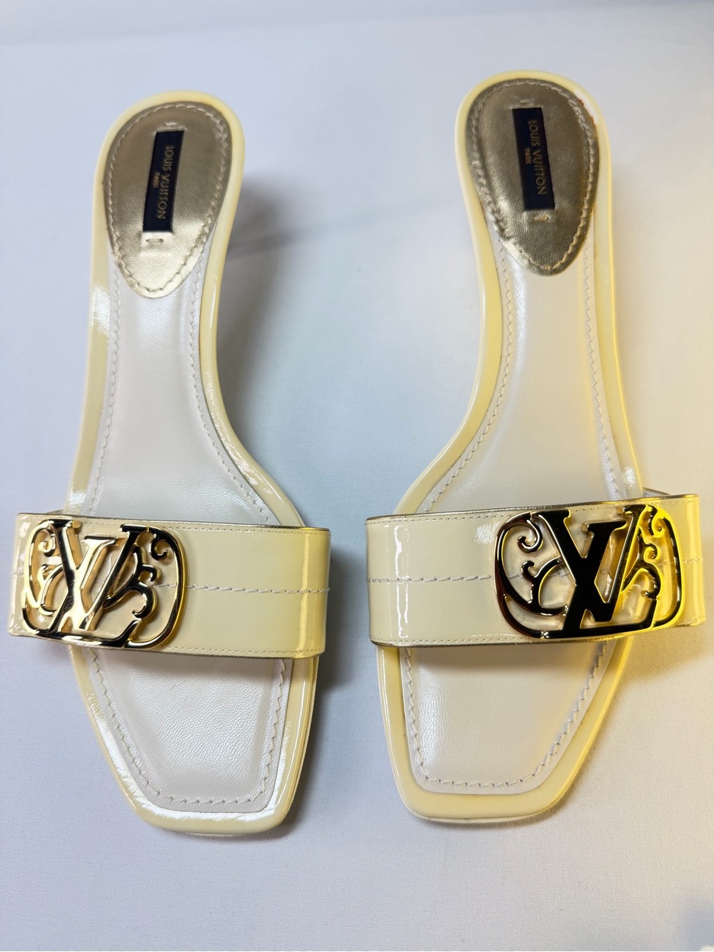 Louis Vuitton Ivory Patent Leather Gold LV Kitten Heel Mule Sandals 38.5